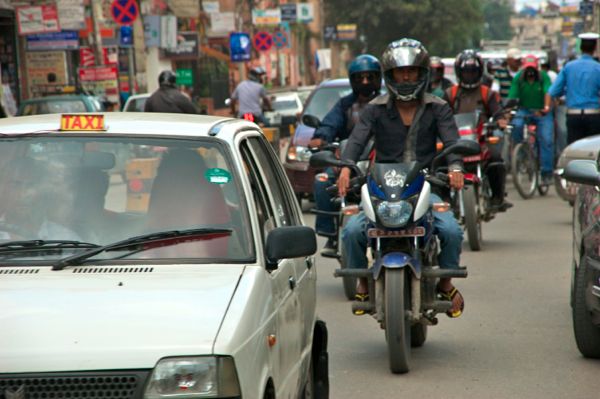 Scena di traffico in Kathmandu e valle