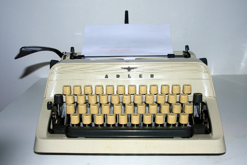 Adler Gabriele 10 typewriter